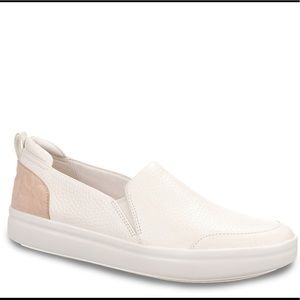 Brand New Vionic Penelope